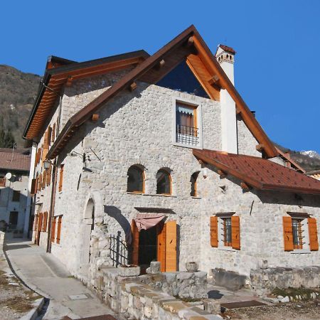 Apartment Albergo Diffuso - Cjasa Ustin-4 By Interhome Барчис Екстериор снимка