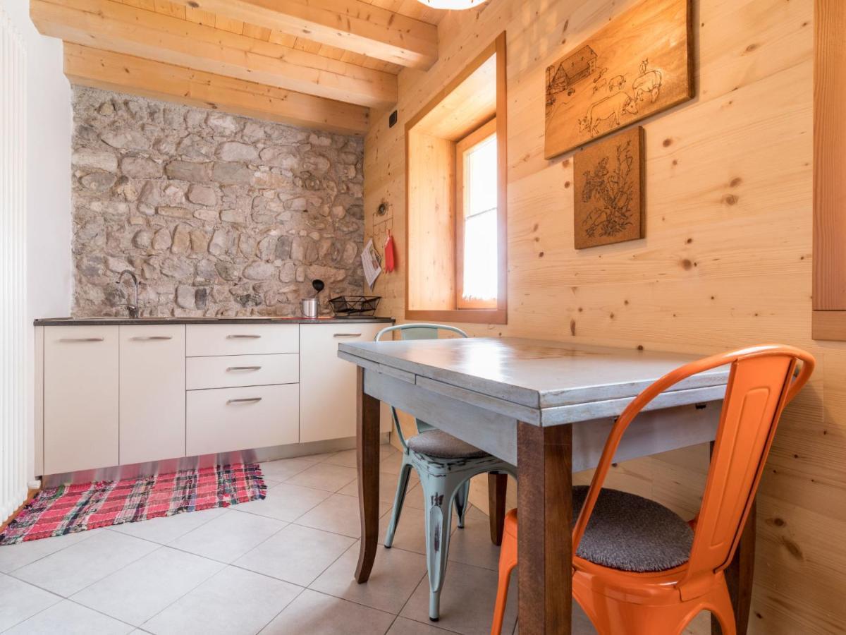 Apartment Albergo Diffuso - Cjasa Ustin-4 By Interhome Барчис Екстериор снимка