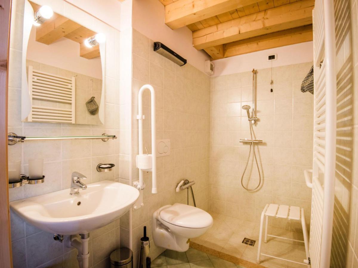 Apartment Albergo Diffuso - Cjasa Ustin-4 By Interhome Барчис Екстериор снимка