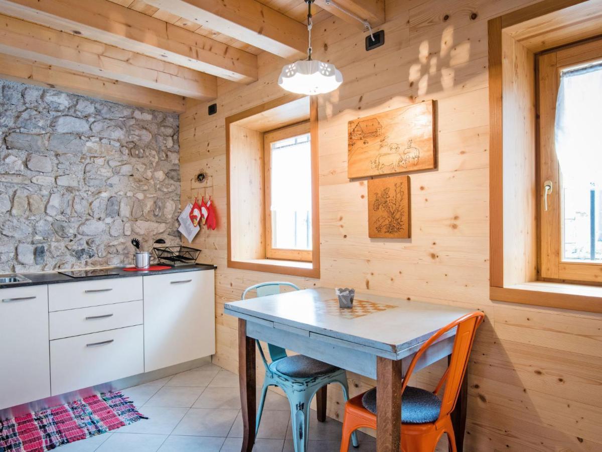 Apartment Albergo Diffuso - Cjasa Ustin-4 By Interhome Барчис Екстериор снимка